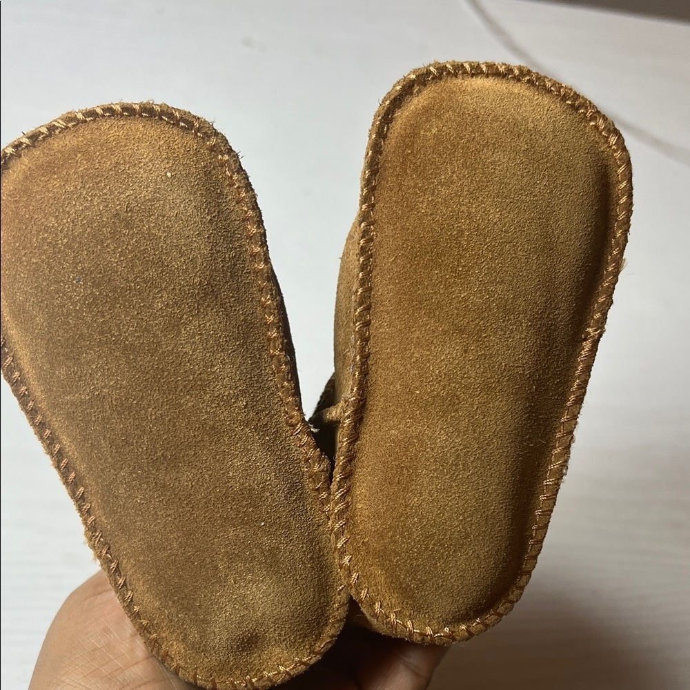UGG Tan Suede Infant Booties b91 - Picture 4 of 6
